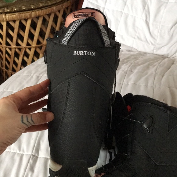 Burton women’s size 5 - Picture 2 of 2